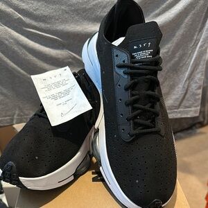 Nike Black Sneakers Modern Design Athletic Comfort